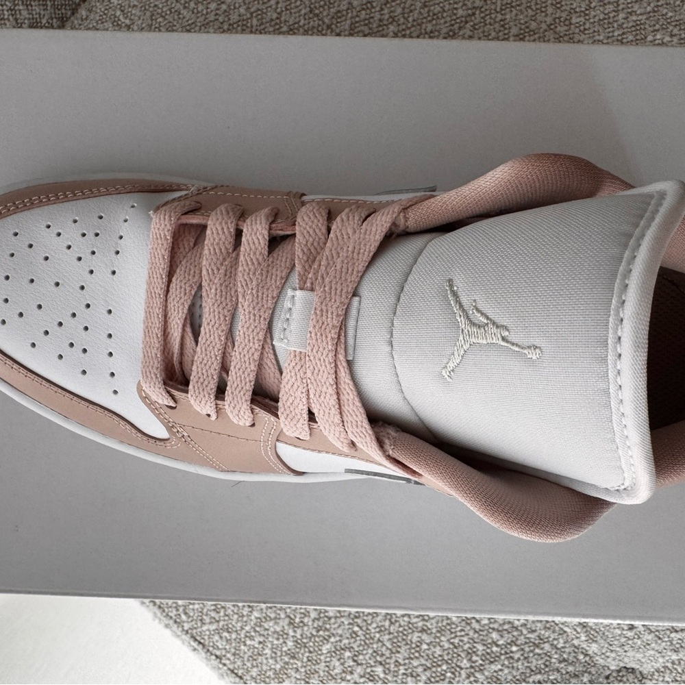 NEW Nike Jordan 1 Low (White/ Light Bone) - Picture 4 of 7